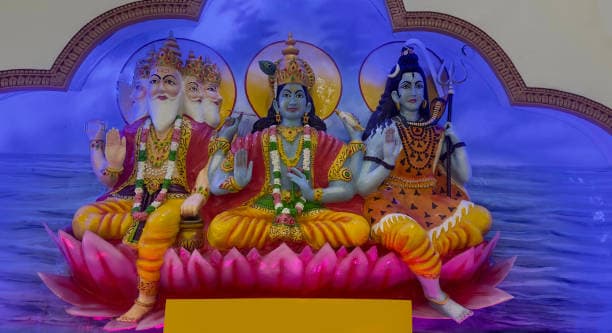 ब्रह्मा, विष्णू आणि महेश यांची तीन लिंगे