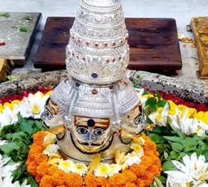 त्र्यंबकेश्वरचे त्रिमूर्ती लिंग